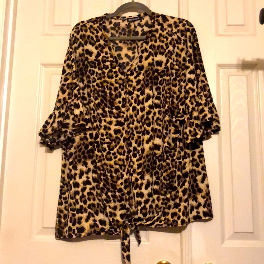 Animal print blouse w/ruffle sleeves